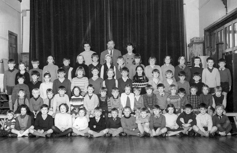 Long Preston School Group - April 1970.JPG - Long Preston School Group - April 1970